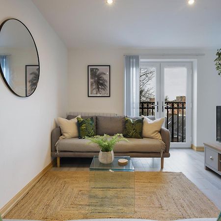 Large, Newly Renovated, Three Bedroom Town Centre Split Level Apartment With Free Parking, Sleeps Seven - Walking Distance To Beach Bournemouth Exteriör bild