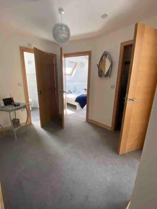 Large, Newly Renovated, Three Bedroom Town Centre Split Level Apartment With Free Parking, Sleeps Seven - Walking Distance To Beach Bournemouth Exteriör bild