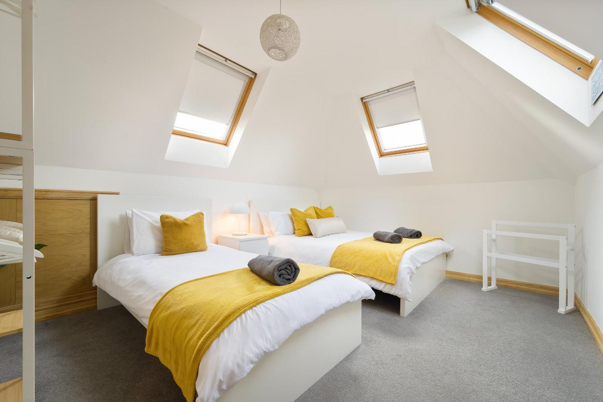 Large, Newly Renovated, Three Bedroom Town Centre Split Level Apartment With Free Parking, Sleeps Seven - Walking Distance To Beach Bournemouth Exteriör bild