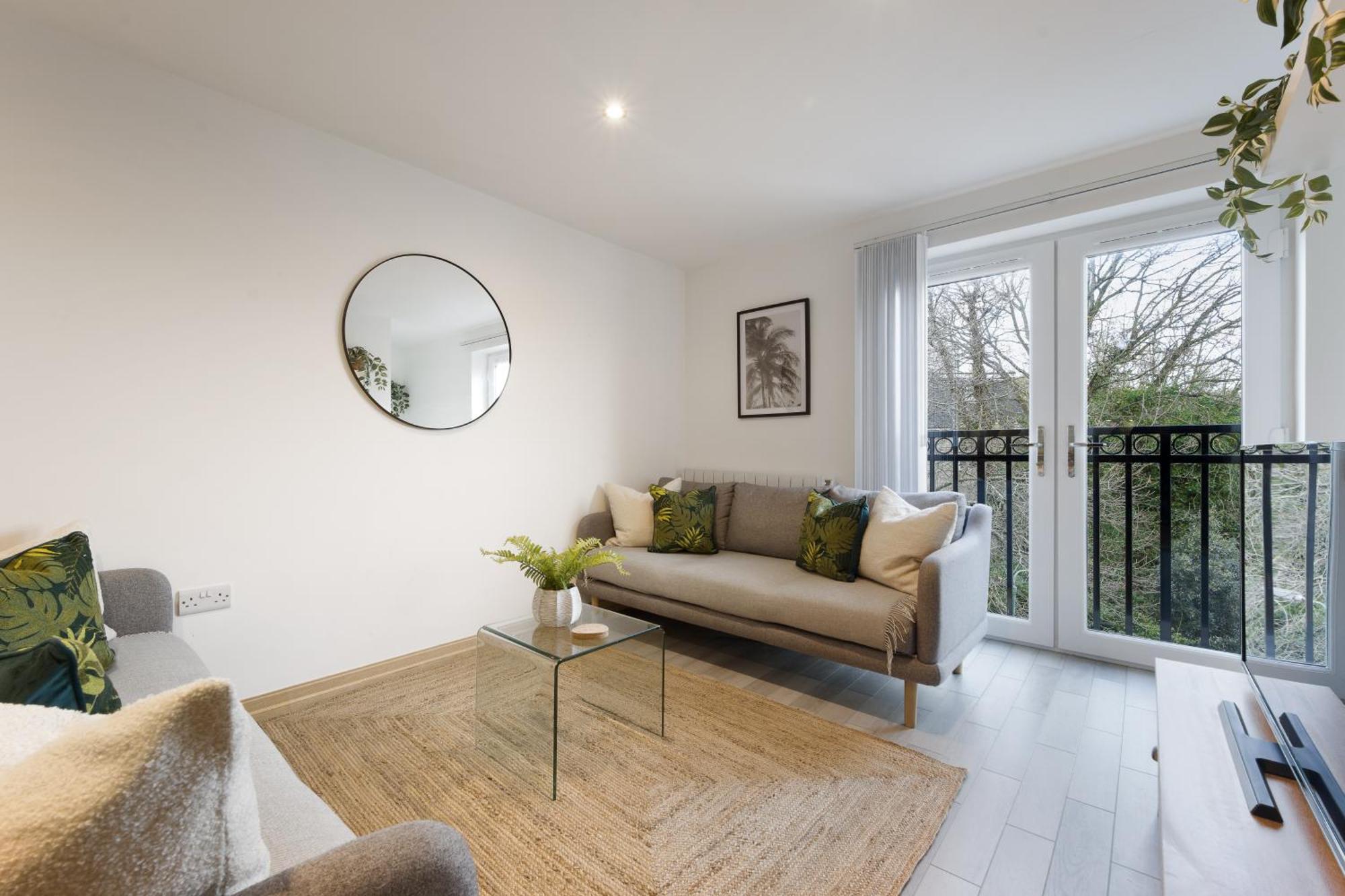 Large, Newly Renovated, Three Bedroom Town Centre Split Level Apartment With Free Parking, Sleeps Seven - Walking Distance To Beach Bournemouth Exteriör bild