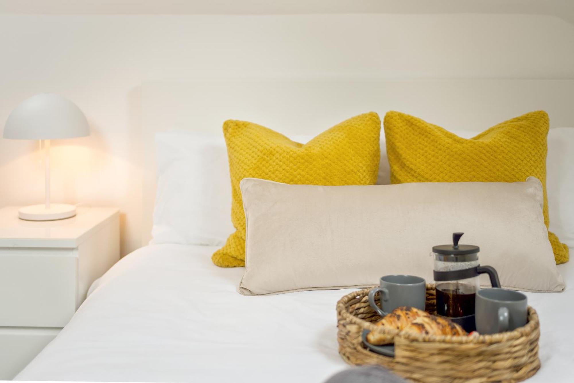 Large, Newly Renovated, Three Bedroom Town Centre Split Level Apartment With Free Parking, Sleeps Seven - Walking Distance To Beach Bournemouth Exteriör bild